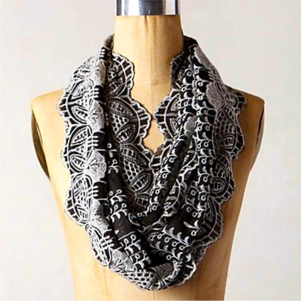 FLOREAT Scalloped Infinity Scarf